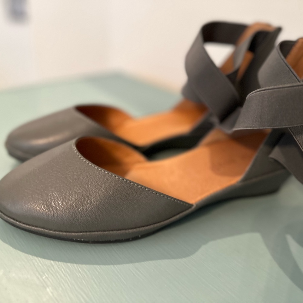 Gentle Souls by Kenneth Cole Noa 10